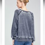 Wildfox π¦π Stay wild, flower child sweatshirt
60% Cotton
40% Polyester Photo 3