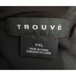 Trouvé Black Deep V Photo 1