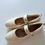 JSPORT Women’s Mary Jane Shoes Cream Beige Casual Flats Arch Support Sz 10 New Tan Photo 2