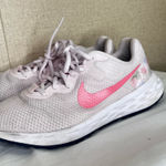 Nike  Women's Light Pink Athletic Shoes Photo 0