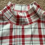 Laura Scott  turtleneck Photo 2