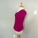 Under Armour Run Magenta Short Sleeve Fitted Tshirt Size M Photo 2