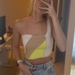 one shoulder crop top Yellow Photo 3