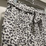 Aerie American Eagle AE White & Grey Leopard Animal Print Paper Bag Shorts - M Photo 3