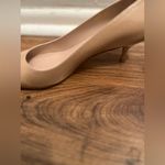 Stuart Weitzman  Nude Leather Kitten Heel Pumps – Size 8.5 Photo 4