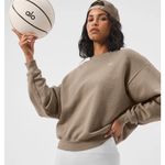 Alo Yoga  sweater Photo 2