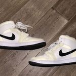 Nike Air Jordan 1 Mid Photo 6