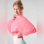 Alo Yoga  NWT Cropped 1/4 Zip Aerial Pullover Lightweight Jacket Neon Bubblegum Photo 1