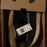 Yeezy Boost 350 V2 ‘Carbon’ Photo 6
