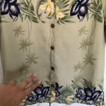 Tommy Bahama Women’s 100% Silk Floral Hawaiian Short Sleeve Button Up Size S Photo 4