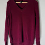 AQUA  Cashmere Burgundy V Neck Cashmere Sweater Size Small Photo 0