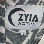 Zyia  black & white zebra stripe raw hem athletic workout S muscle tee Photo 2