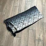 B scarf Black Photo 1