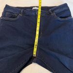 Croft & Barrow  Bermuda Length Stretchy Jean Shorts Women’s Size 16 Photo 5