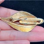 Leaf Tear Drop Mother of Pearl Brooch Unsigned 2.5" Vtg Gold Tone Photo 1