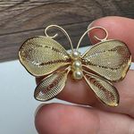 Vintage Napier Butterfly Insect Filigree Gold Tone Faux Pearl Signed Brooch Pin Photo 4