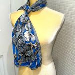 Adrienne Vittadini  💯 silk scarf/shawl.Blue/grey and creme flowers. Vintage. Photo 5