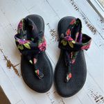 Sanuk  yoga sling sandals black flower design Photo 1