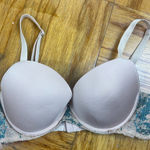 Wacoal  Beige and Teal Lace Bra Photo 0