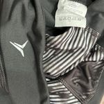 Old Navy active tall L workout capri pant Photo 9