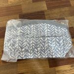 J. McLaughlin  Travel Pouch NWT $38 Cosmetic Bag Gray White Chevron Medium Photo 3