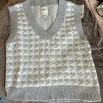 Abercrombie & Fitch Sweater Vest Photo 0