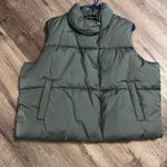 Old Navy  Quilted Puffer Vest NWT size L Photo 1