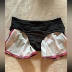 Lululemon Women’s Run Time Pink purple Floral Size 6 Photo 3