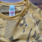 Gymshark  Women’s Camouflage Yellow Long Sleeve Gym Crop Top Shirt Size Medium Photo 4