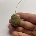 Women’s Green Natural Stone Pendant / Green Cord Costume Necklace Magnetic Clasp Photo 7