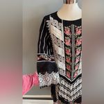 Elegant Pakistani Photo 4