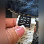 SheIn ICON Women's Front Button Distressed Hem Denim Jeans in Dark Gray, Size 4 Photo 5