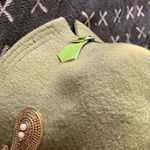 None Vintage green wool hat with gold brooches Photo 7
