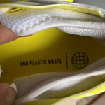 Adidas  STELLA MCCARTNEY X WMNS ULTRABOOST 22 'SHOCK YELLOW' Photo 2