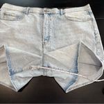 Torrid Button Fly Mom Jean Premium Classic Denim Mid-Rise Shorts Light Wash 24 Photo 10