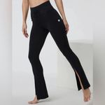 Vuori  Daily Split Flare Leggings Black Medium High-Waist Athleisure Workout Yoga Photo 1