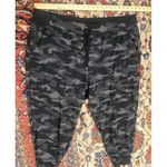 Athleta Womens  Triumph Jogger, Black Camo Lux Size 3X Photo 3