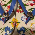 Tory Burch Womens Iris Blue Floral Painted Flip Flops Eva Sole Size 10 NEW Photo 8