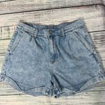 American Eagle  AE Pleated Mom Shorts Light Wash Women's 6 Photo 1