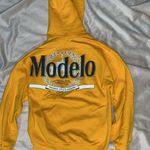 Modelo Hoodie Yellow Photo 0