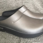 Oofos OOcloog Womens 8 Slip On Gold Black Mules Clogs Comfort Shoes Recovery Photo 0