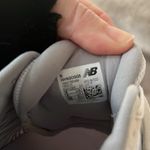 New Balance  white sneakers size 8. Photo 2