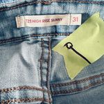 Levi's Levi’s 721 high rise skinny jeans light wash Size 31 Womens Stretch Distressed Photo 2
