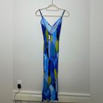Pretty Little Thing  blue abstract print plisse low back strappy maxi dress Photo 1