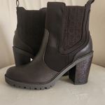 Guess  women's ankle boots
Dark brown Size 8M Photo 0