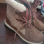 BEARPAW  waterproof boots in tan size 9 Photo 0