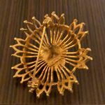 Vintage Lisner Brooch Flower Large Circular Brooch Gold Tone Pearls Classy Photo 2