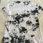 Prince Peter Collection Women’s Black & White Tie Dye Fitted T Photo 5