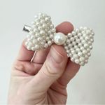 Vintage 90’s Elegant Pearl and Gold Bow Hair Clip Set White Photo 4