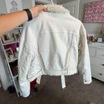 Levi's Cozy Cocoon Trucker Jacket Photo 4